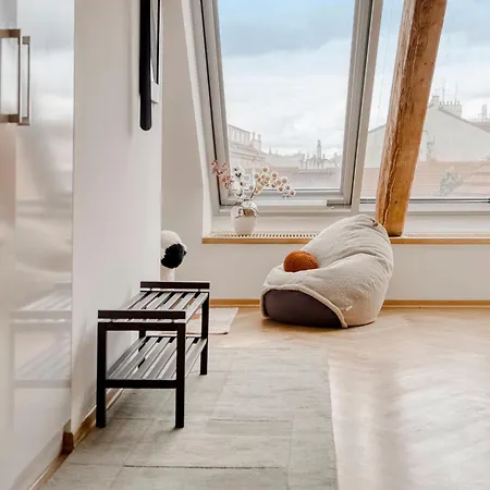 3bdr Main Center W Workspace With Ac In New Town *