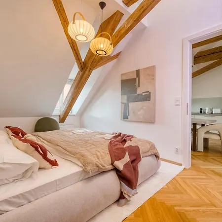 3bdr Main Center W Workspace With Ac In New Town Praha