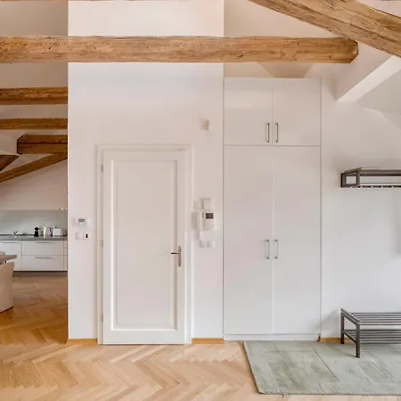 3bdr Main Center W Workspace With Ac In New Town *
